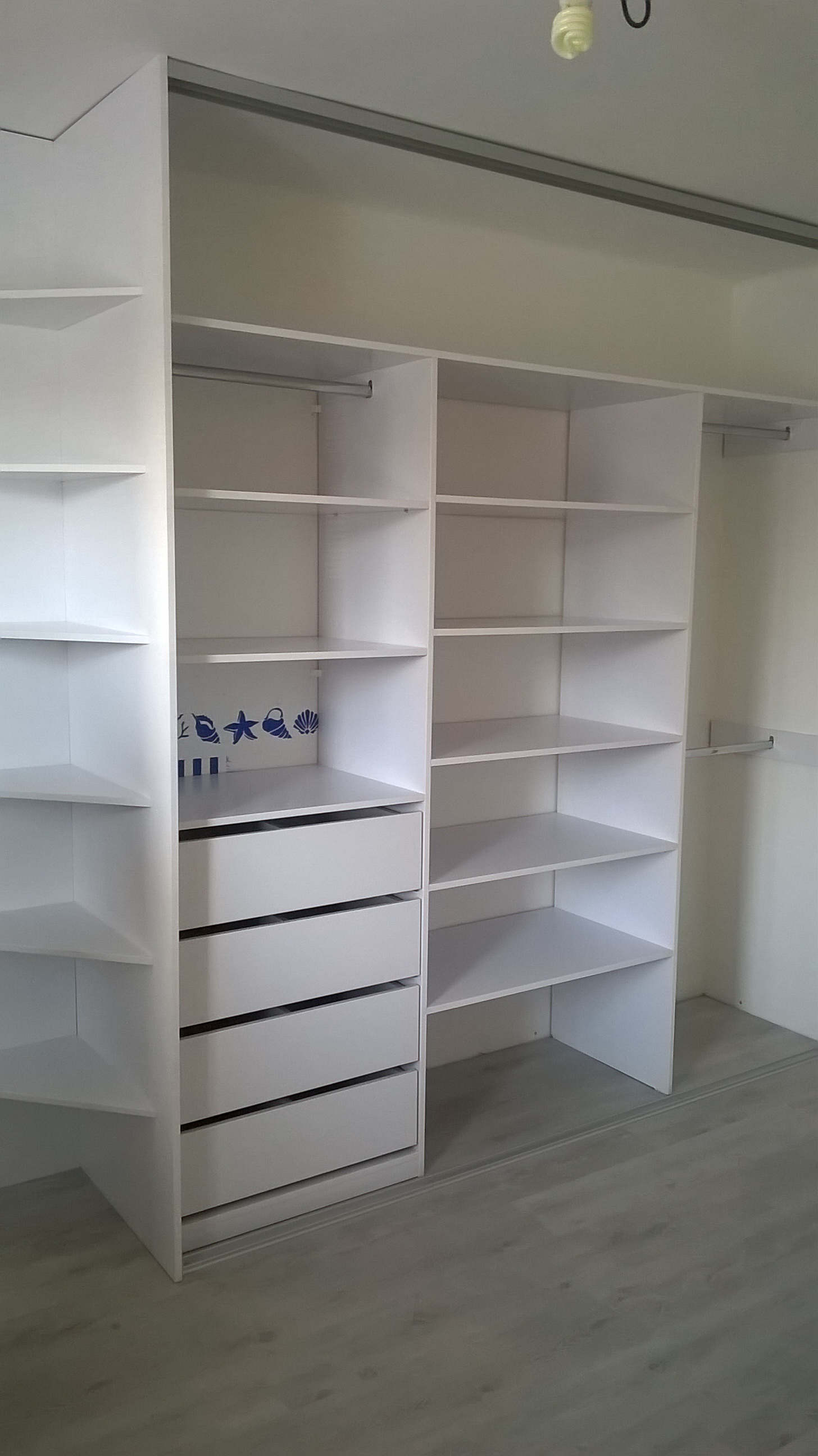 Predsieň vstavaná skriňa orech